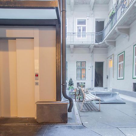 Kalvin 2Bdr Apartment With Ac Budapest Luaran gambar