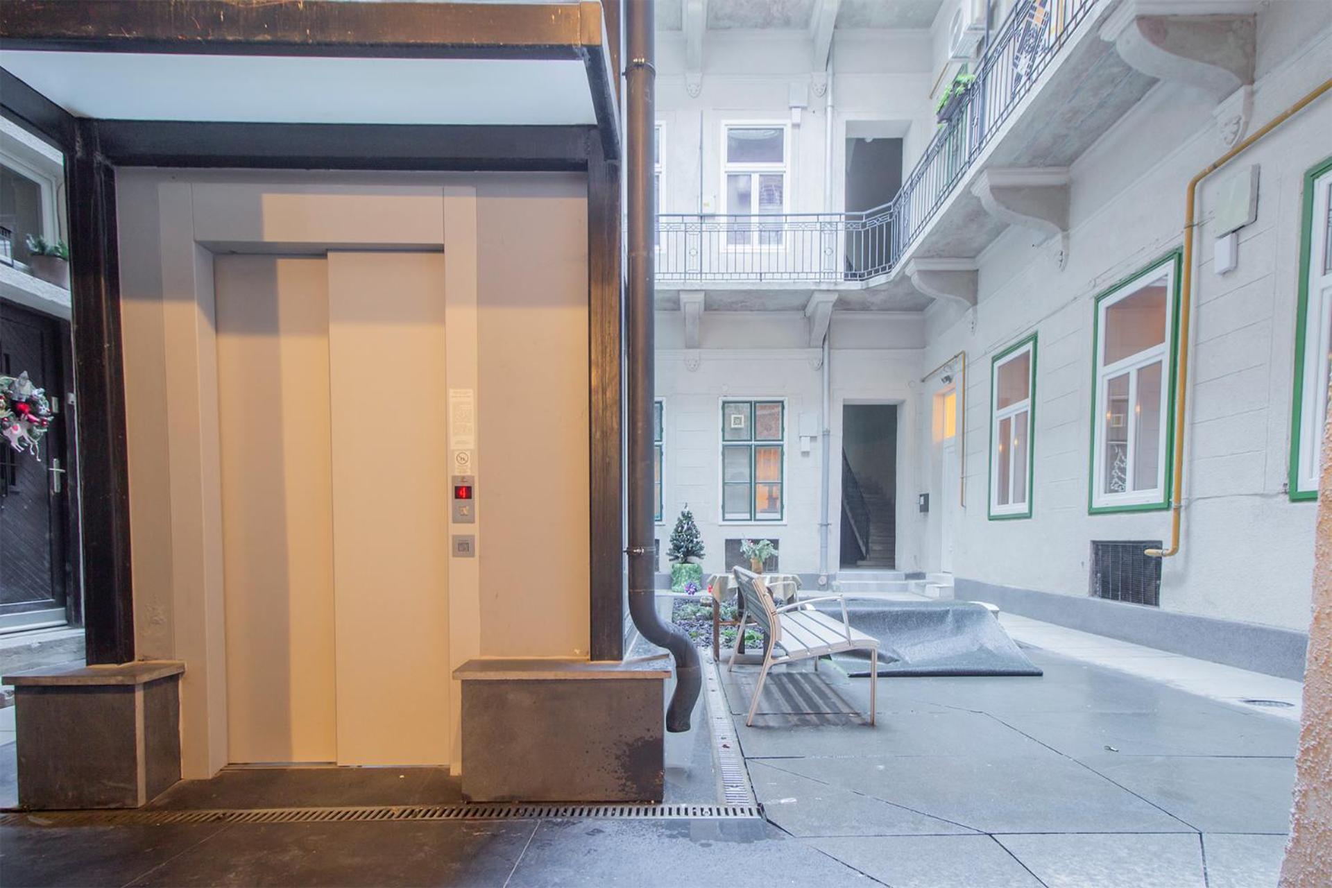 Kalvin 2Bdr Apartment With Ac Budapest Luaran gambar