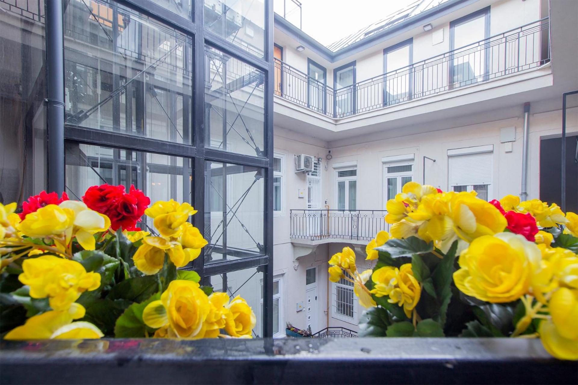Kalvin 2Bdr Apartment With Ac Budapest Luaran gambar
