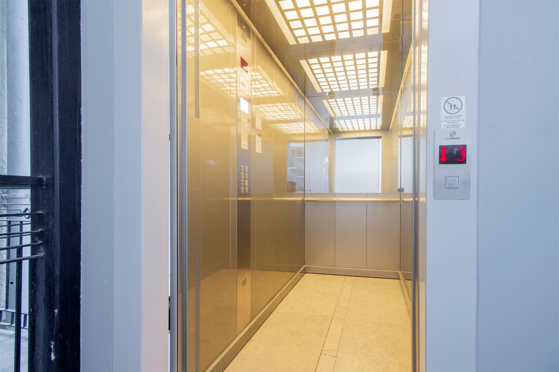 Kalvin 2Bdr Apartment With Ac Budapest Luaran gambar