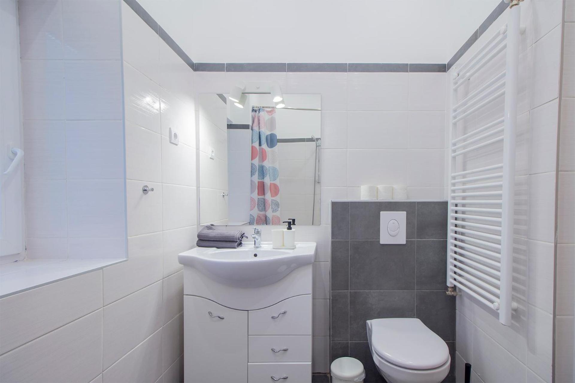 Kalvin 2Bdr Apartment With Ac Budapest Luaran gambar