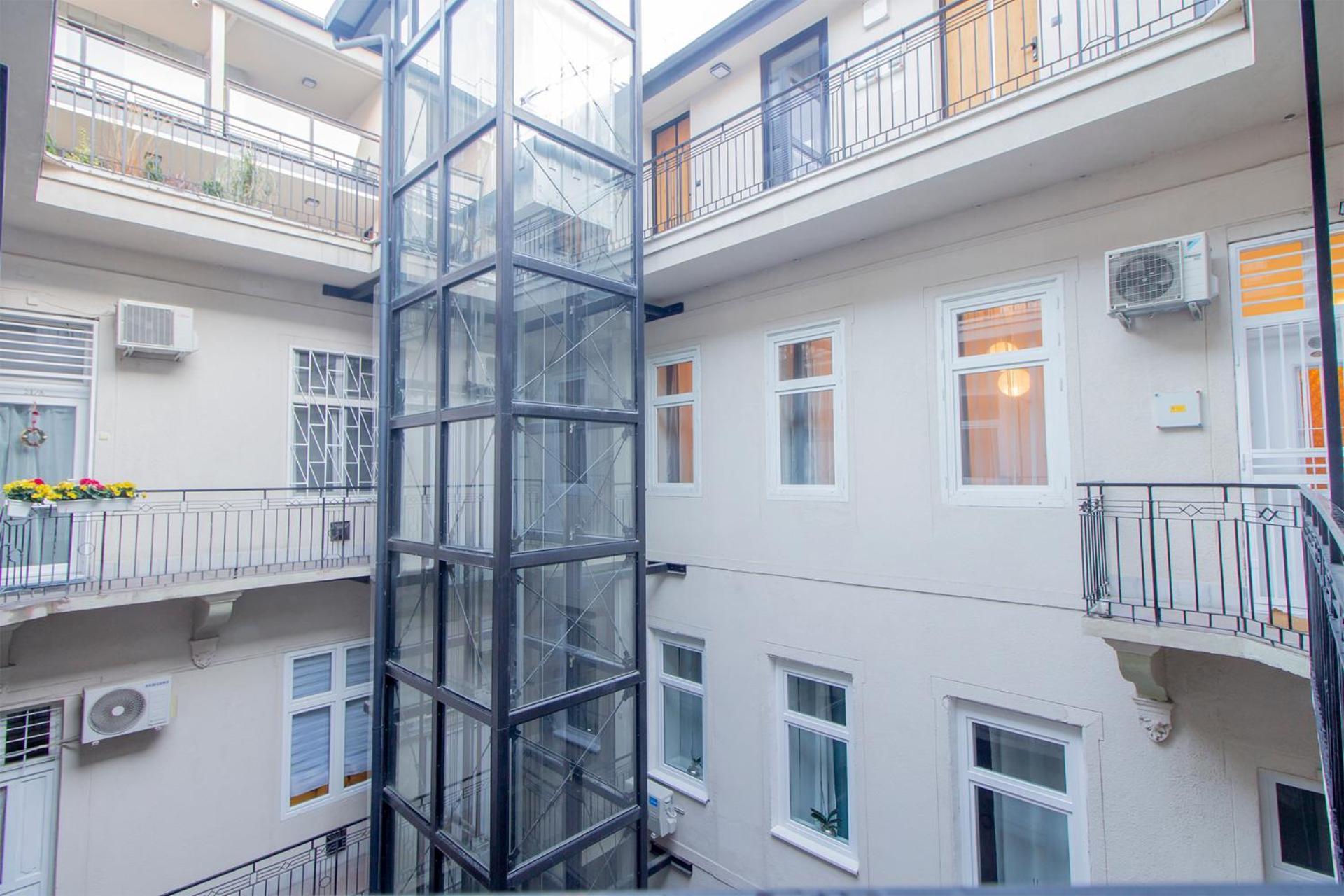 Kalvin 2Bdr Apartment With Ac Budapest Luaran gambar